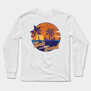 Vintage Palm Trees Vacation Travel Sea Retro Design Long Sleeve T-Shirt